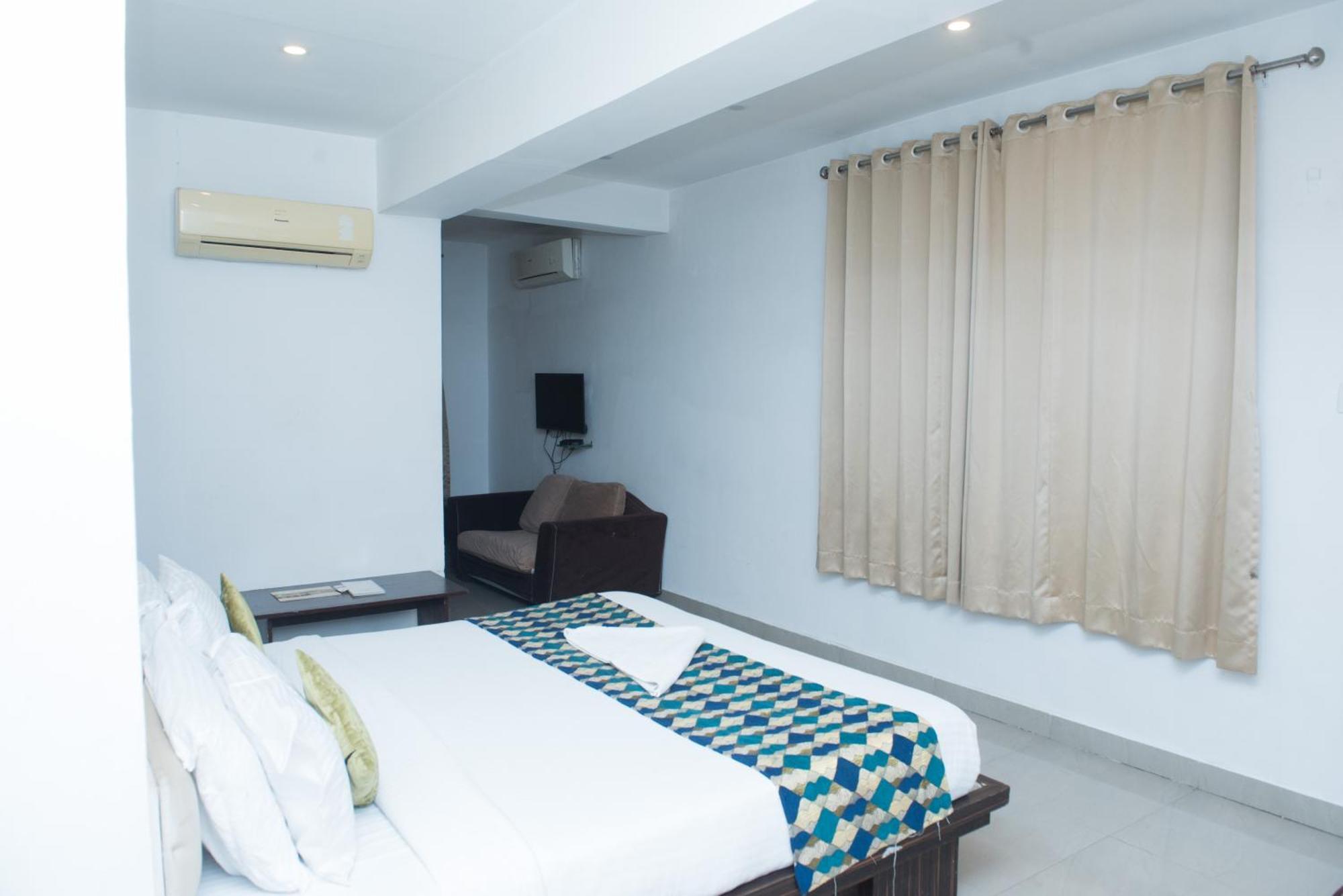Hotel Balaji Central Ratlam Ngoại thất bức ảnh