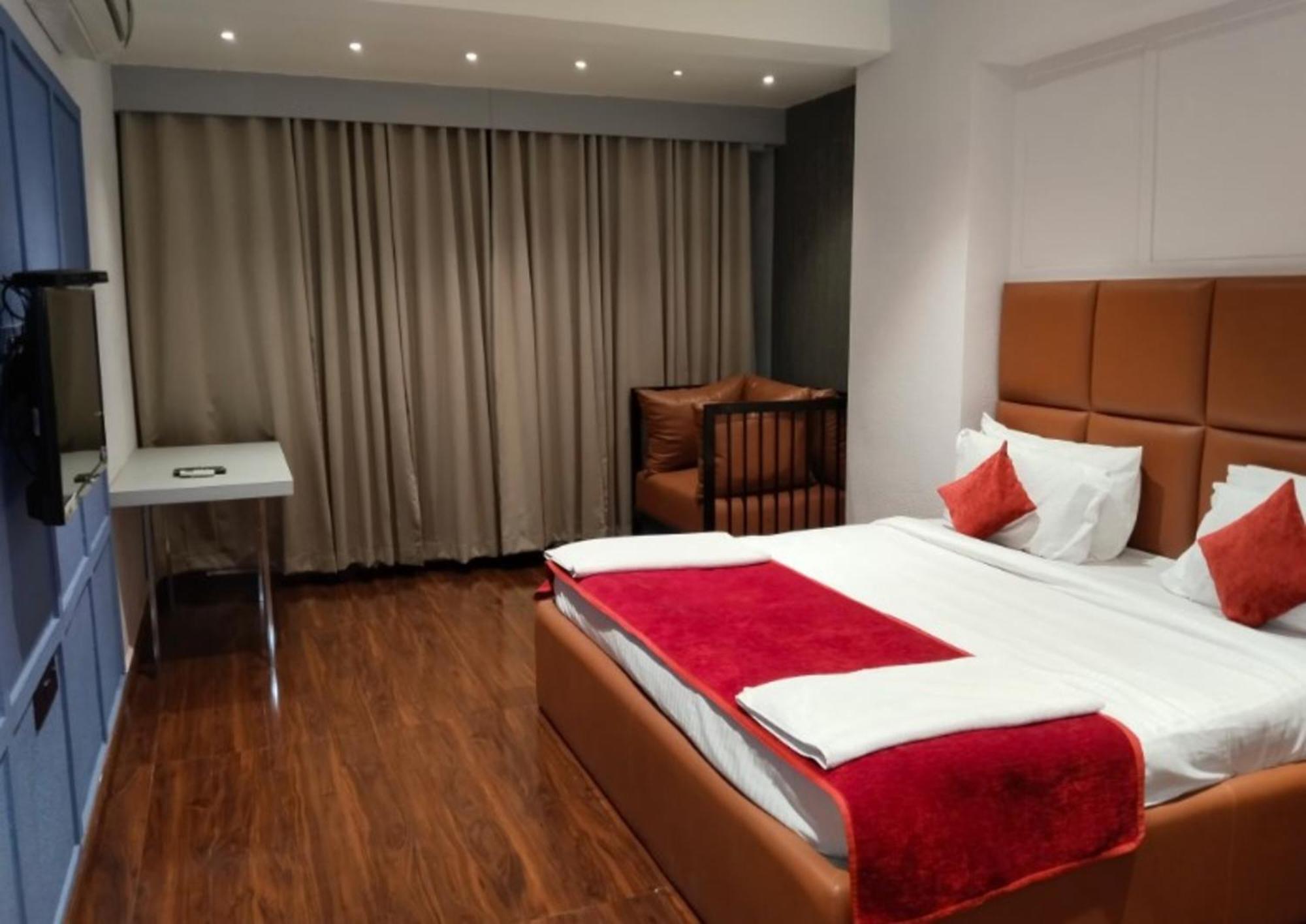 Hotel Balaji Central Ratlam Ngoại thất bức ảnh
