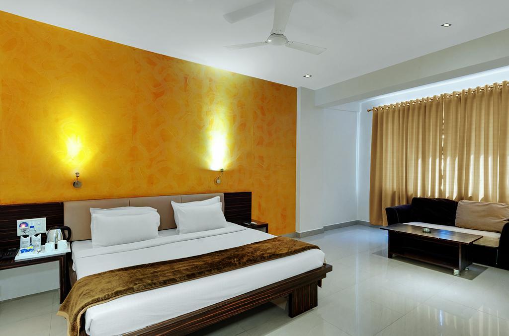 Hotel Balaji Central Ratlam Phòng bức ảnh