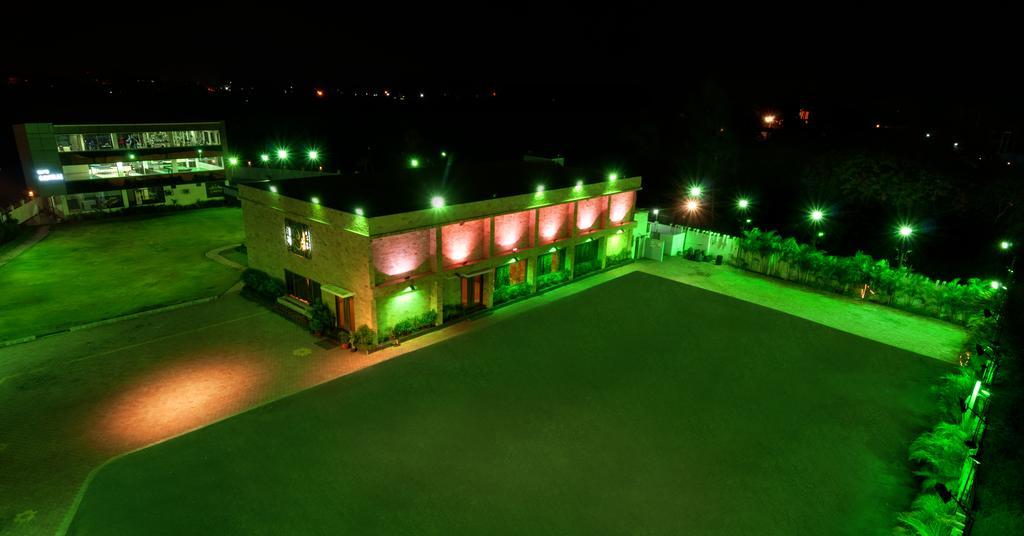 Hotel Balaji Central Ratlam Ngoại thất bức ảnh